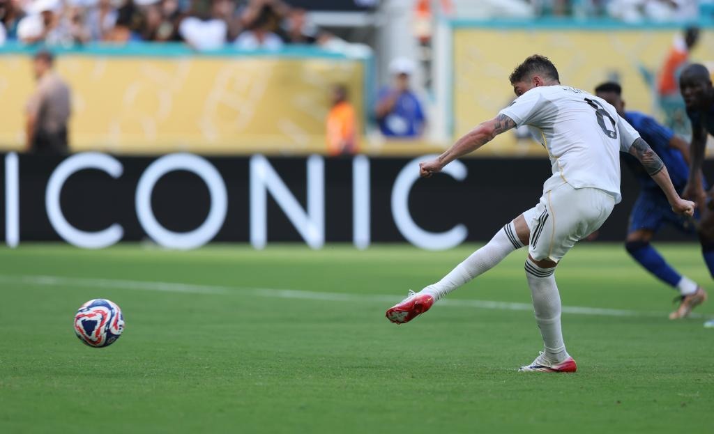 曼联高层对鲁本·阿莫林心存疑虑的另一迹象是，他们不愿批准科比·梅诺的离队，这位中场球员仍被视为俱乐部未来的一部分。 来源：utdreport